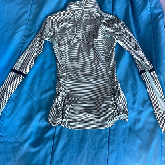 Lululemon 1/4th Zip Pull Over Jacket - Picture 3 of 4